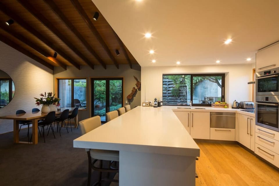 Spacious open plan kitchen, bar stool seating and dining