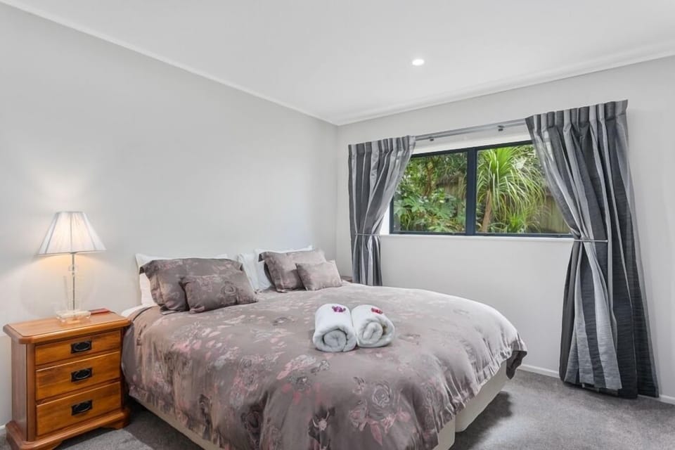 The bigger Bedroom with a Garden View