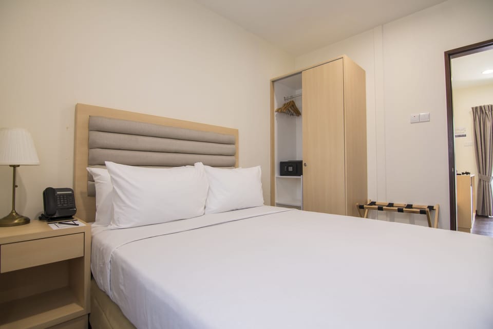 Chalet, 1 Queen Bed with Sofa bed, Balcony, Garden View | Minibar, desk, iron/ironing board, free WiFi