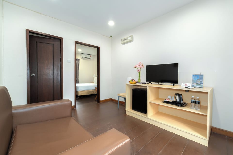 Chalet, 1 Queen Bed with Sofa bed, Balcony, Garden View | Minibar, desk, iron/ironing board, free WiFi