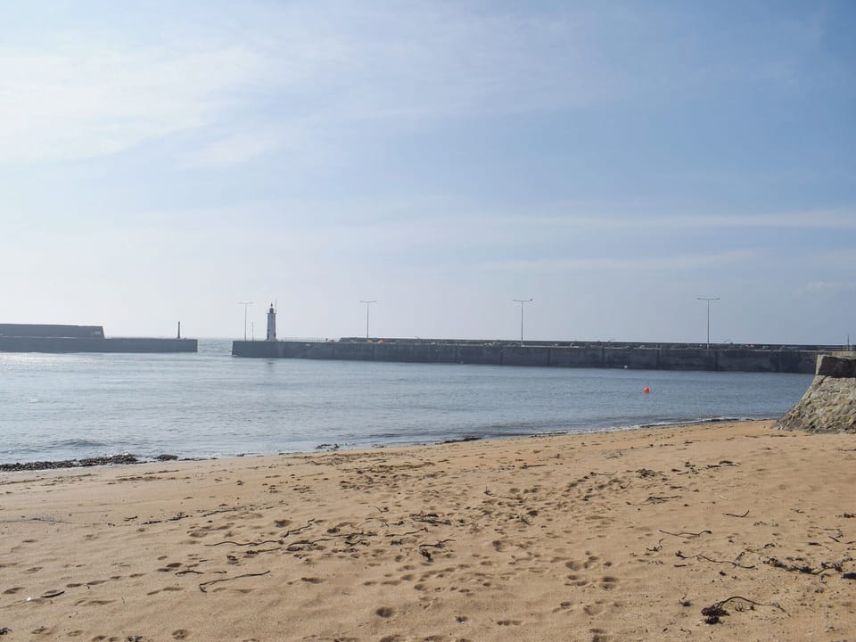 Beach area within the harbour | The Sailmaker&rsquo;s Loft, Anstruther