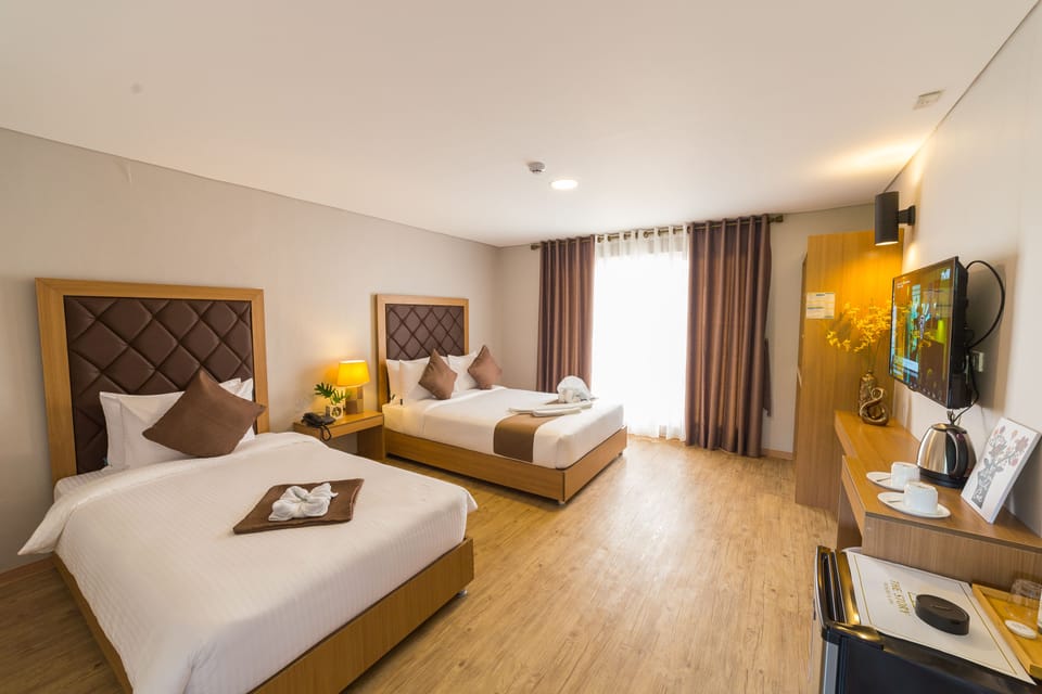 Minibar, free WiFi, bed sheets