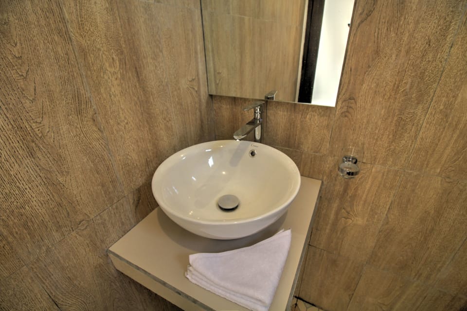 Bathroom sink