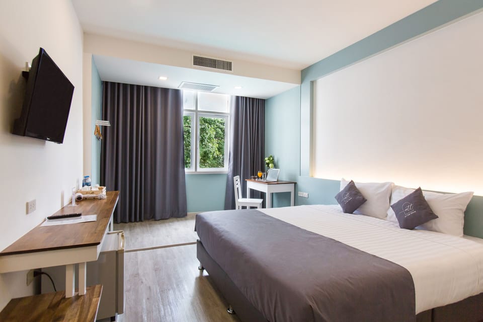 Standard Double Room | Desk, blackout drapes, rollaway beds, free WiFi
