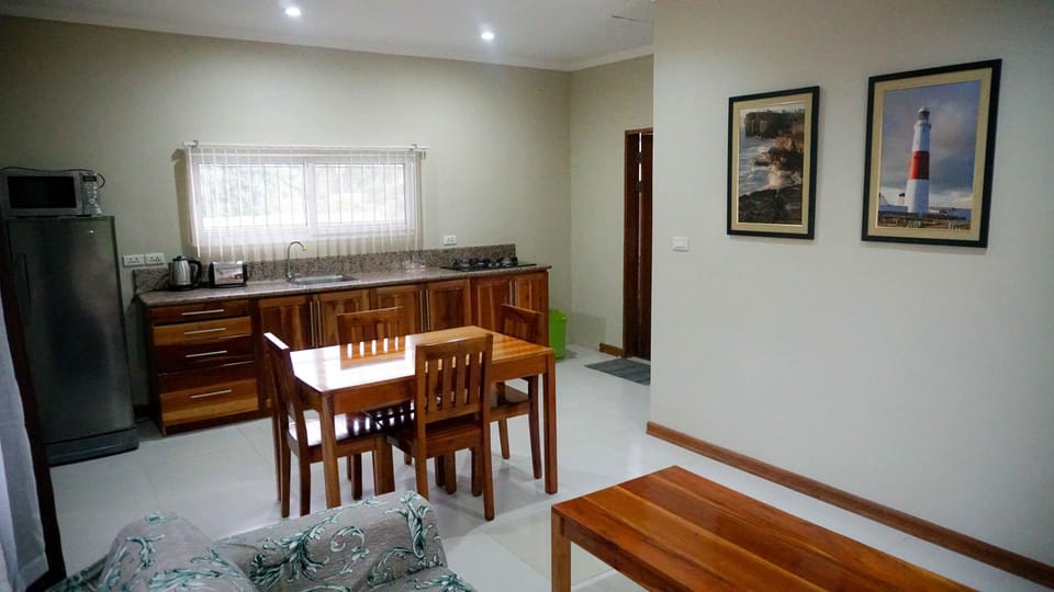 Bungalow | Living room | Flat-screen TV