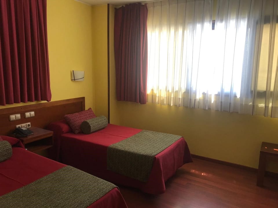Double or Twin Room | Free cribs/infant beds, free WiFi, bed sheets