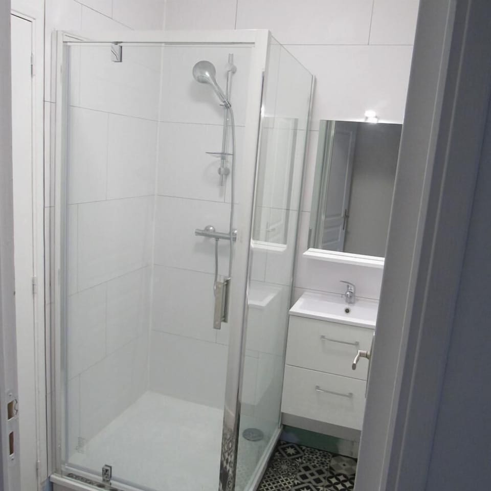 Shower, rainfall showerhead, hair dryer, towels