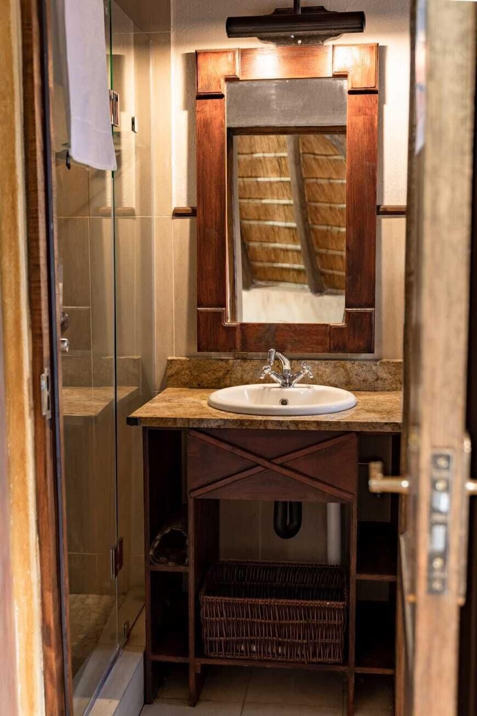 Luxury Single Room, 1 Twin Bed, Non Smoking, Courtyard View | Bathroom | Free toiletries, hair dryer, towels, soap
