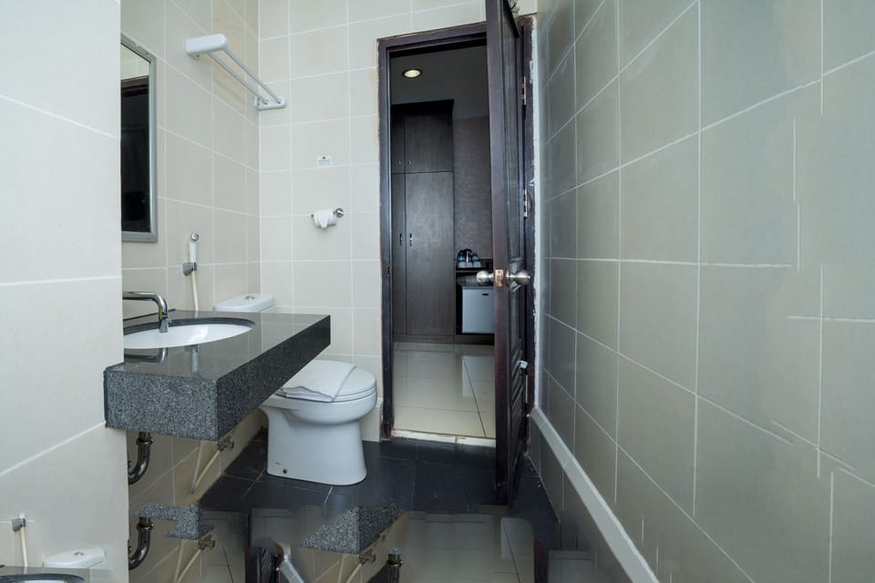 Shower, free toiletries, slippers, bidet