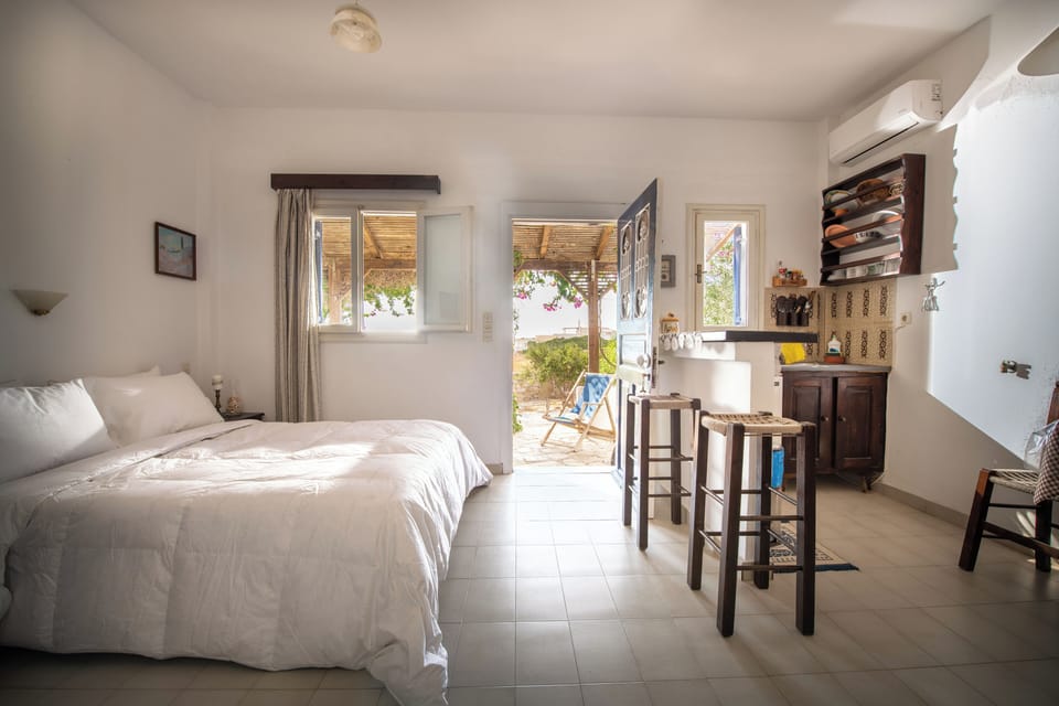 Studio, Sea View | Free cribs/infant beds, free WiFi, bed sheets