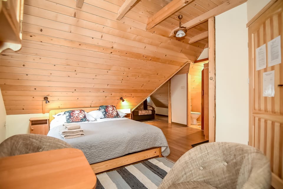 Triple Room (Nr 3) | Cribs/infant beds, free WiFi, bed sheets