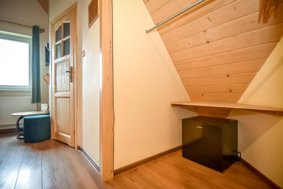 Double Room (Nr 4) | Cribs/infant beds, free WiFi, bed sheets
