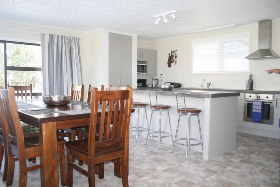 Open plan kitchen and dining