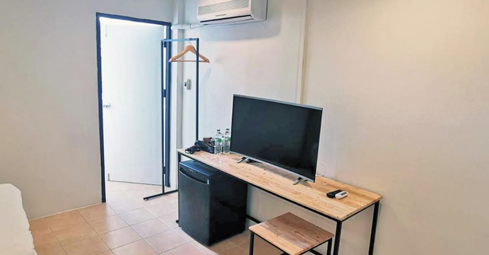 Go Inn Phuket Old Town Bed and Breakfast in Wichit