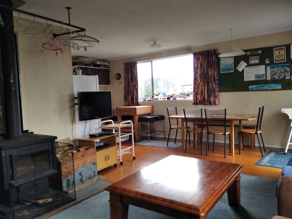 Lounge / Dining