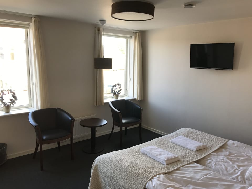 Double or Twin Room | Desk, soundproofing, rollaway beds, free WiFi
