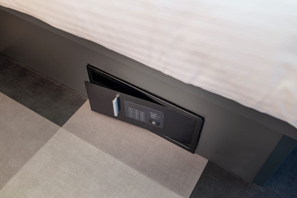 Superior Room | Desk, soundproofing, iron/ironing board, free WiFi