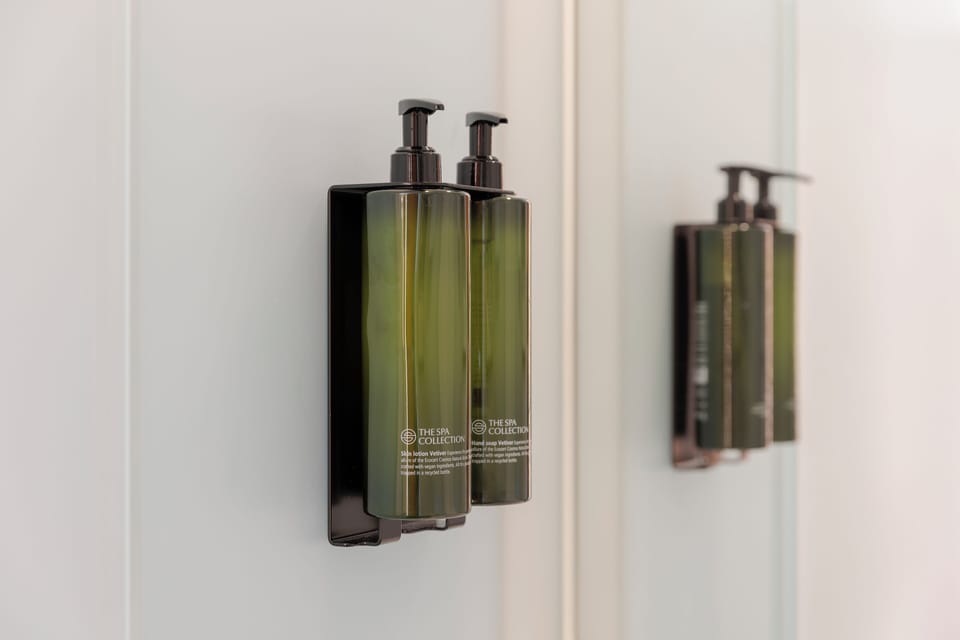 Desk, soundproofing, iron/ironing board, free WiFi