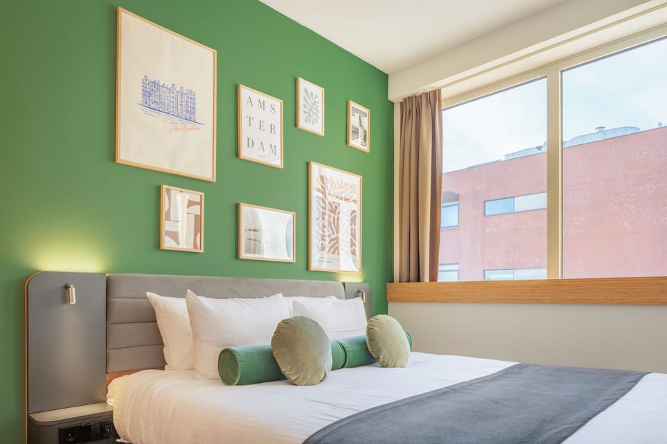 Superior Room | Desk, soundproofing, iron/ironing board, free WiFi