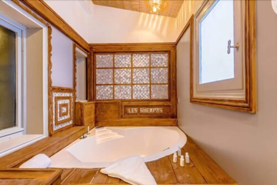 Suite, Terrace (Lily) | Deep soaking bathtub