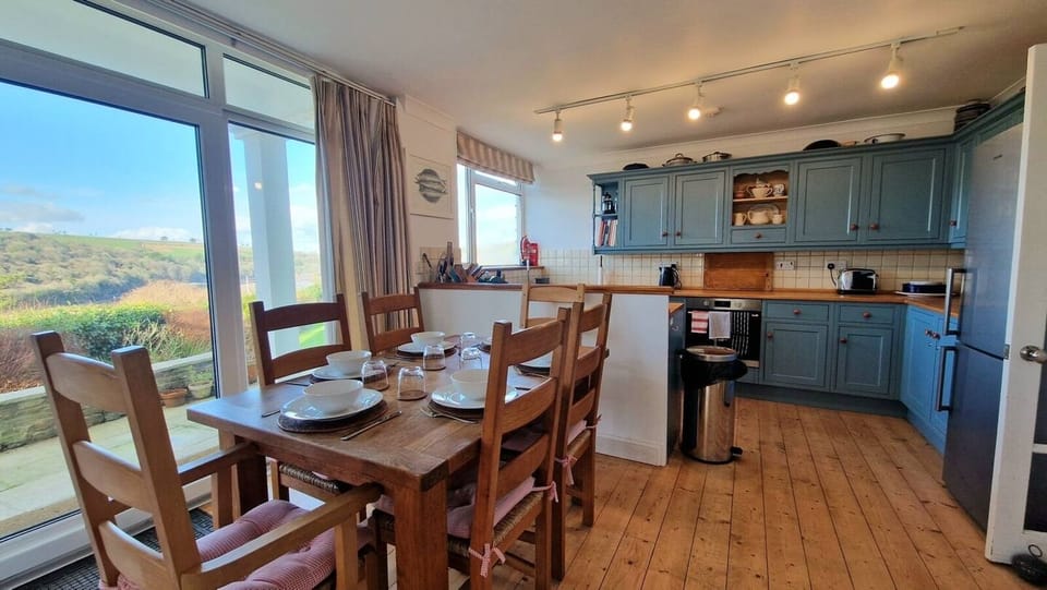 Well equipped spacious kitchen and dining area