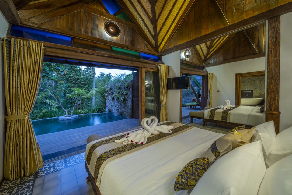 One Bedroom Villa with Private Pool | Minibar, individually decorated, desk, iron/ironing board