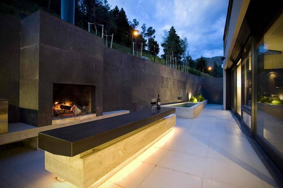 Outdoor fireplace