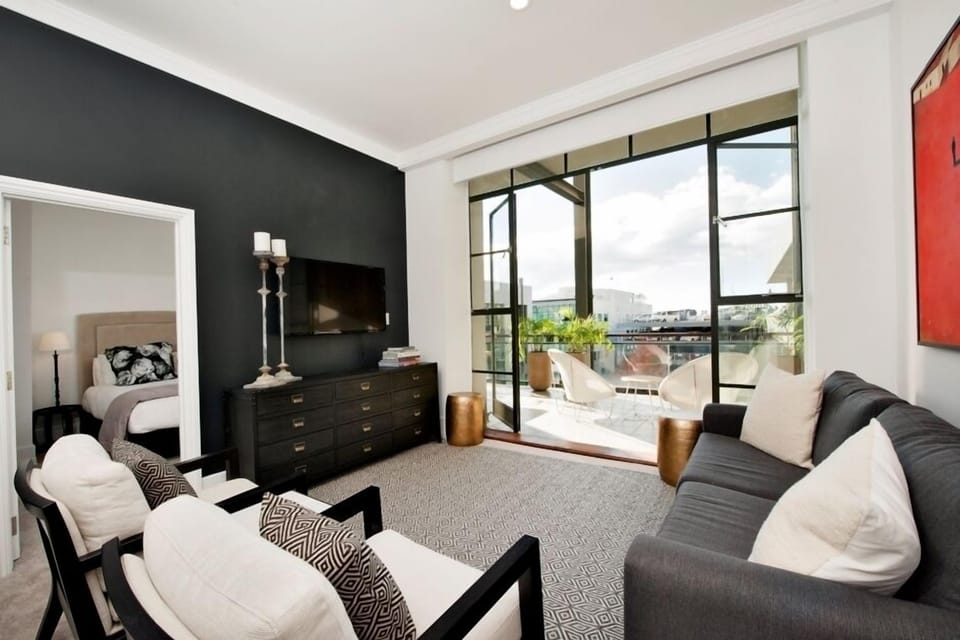 Beautifully furnished, sunny apartment with large covered deck