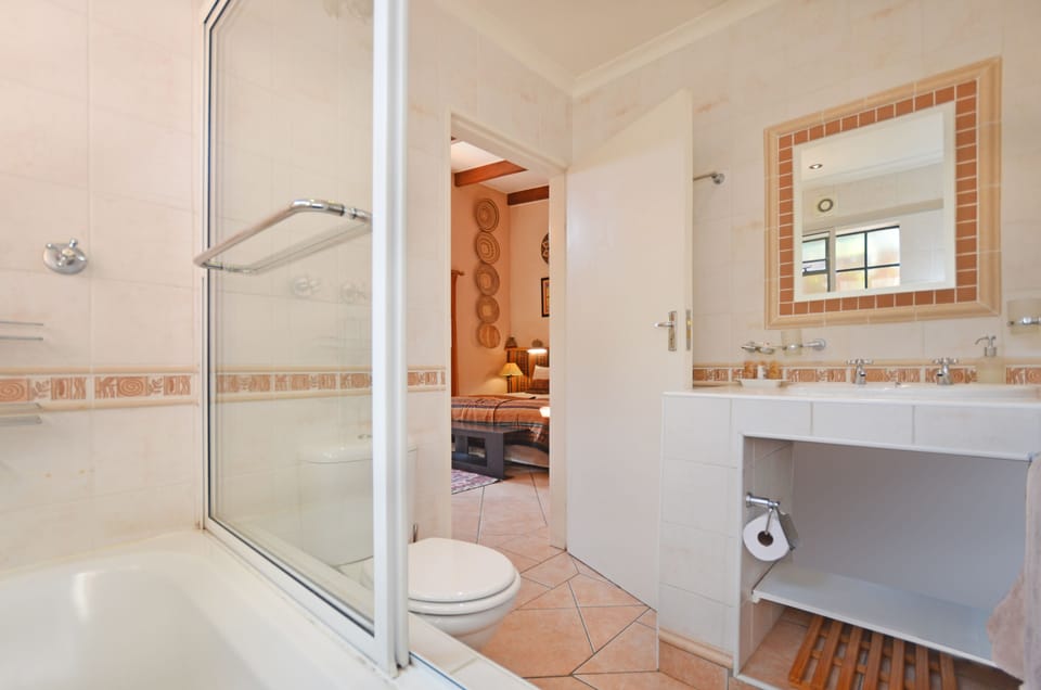 Suite 3-INHLABATHI (earth) | Bathroom | Free toiletries, hair dryer, towels, soap