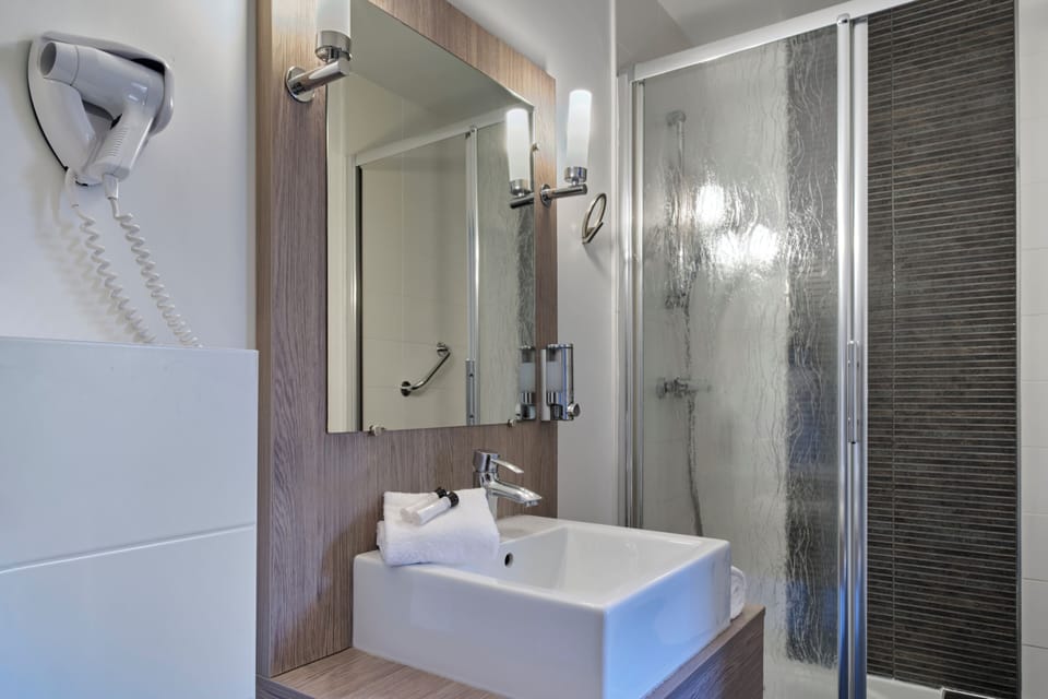 The Originals City, Hôtel Le Beaujoire, Nantes Hotel in Nantes