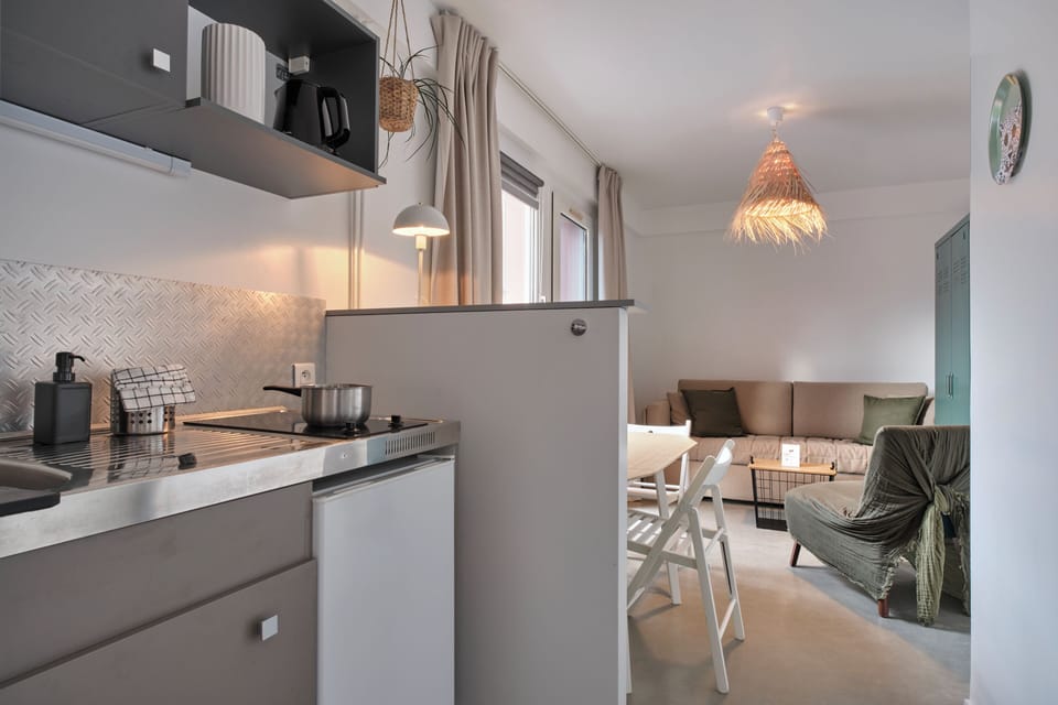 Studio | Premium bedding, desk, iron/ironing board, free WiFi
