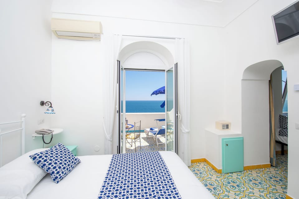 Superior Double or Twin Room | Minibar, in-room safe, desk, cribs/infant beds