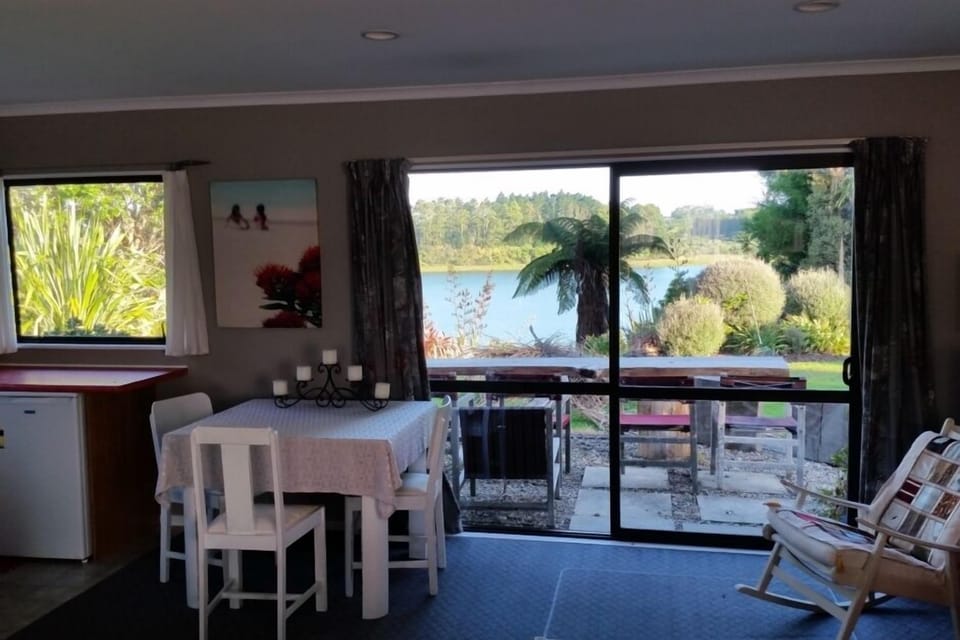 Lounge/dining