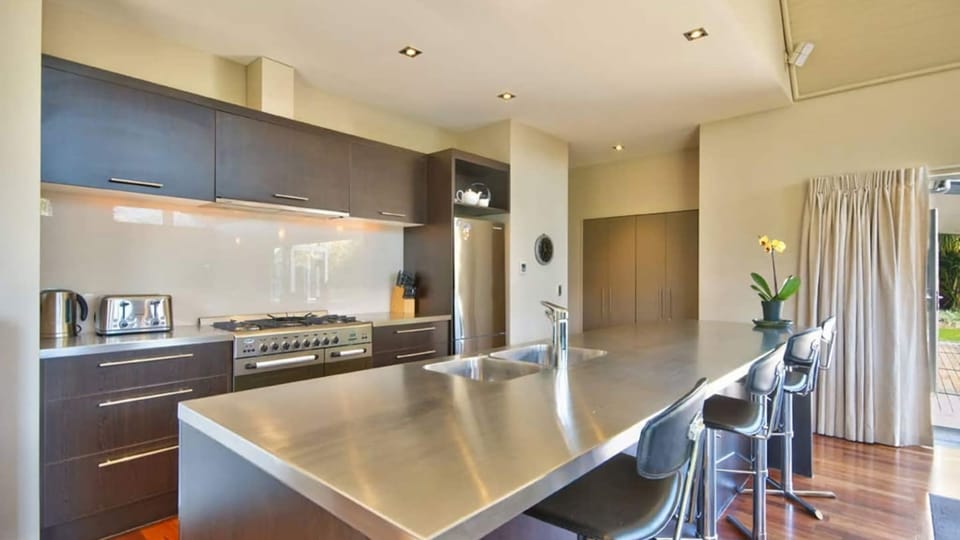 Fully Equipped Kitchen with island bench (note: bar stills have been upgraded)