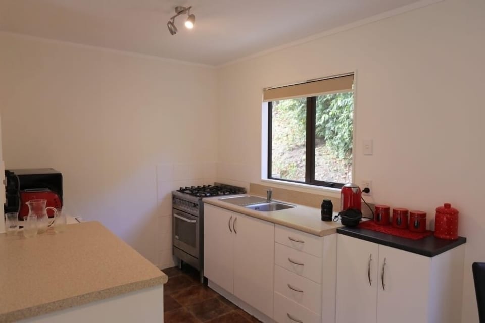 kitchen has fridge/microwave/electric oven and gas