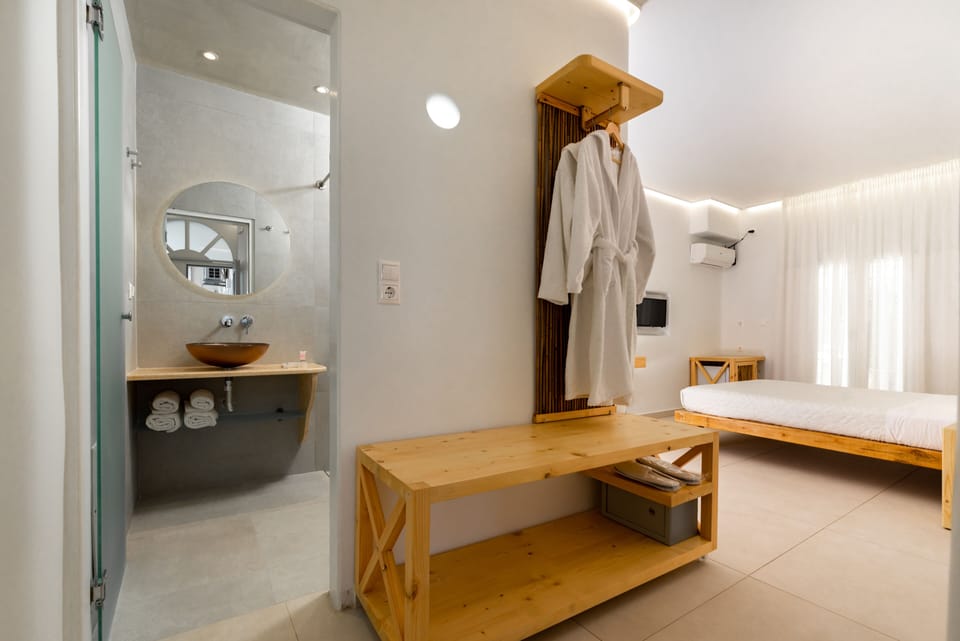 Double Room | In-room safe, soundproofing, iron/ironing board, free WiFi
