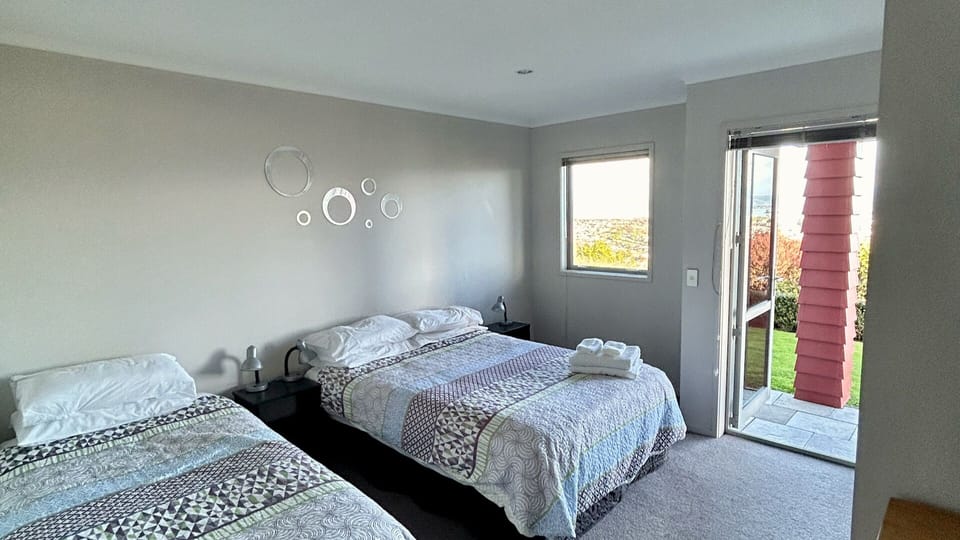 Bedroom 2: Double bed + Single bed.