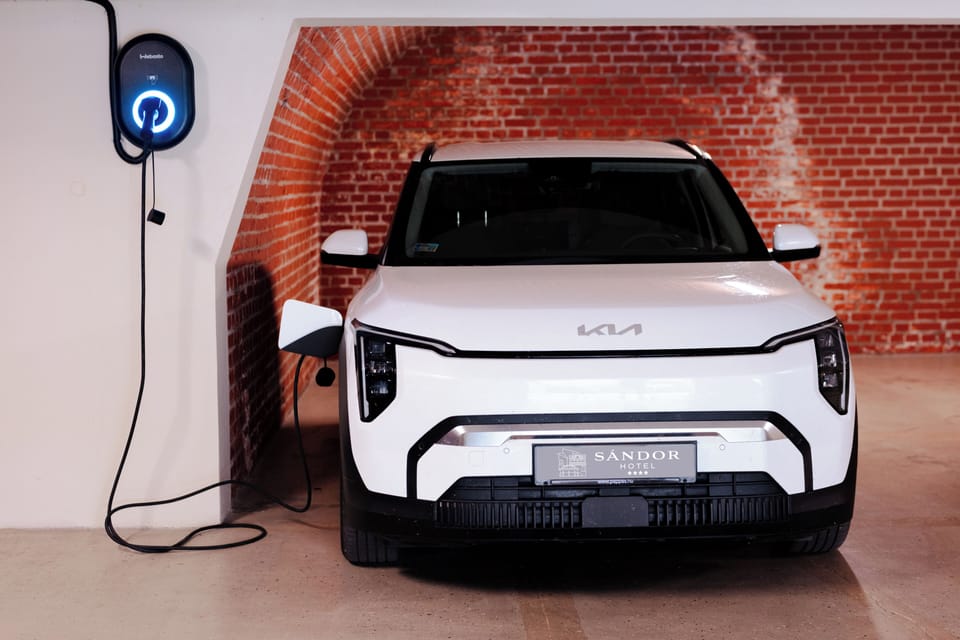 Electric vehicle charging station