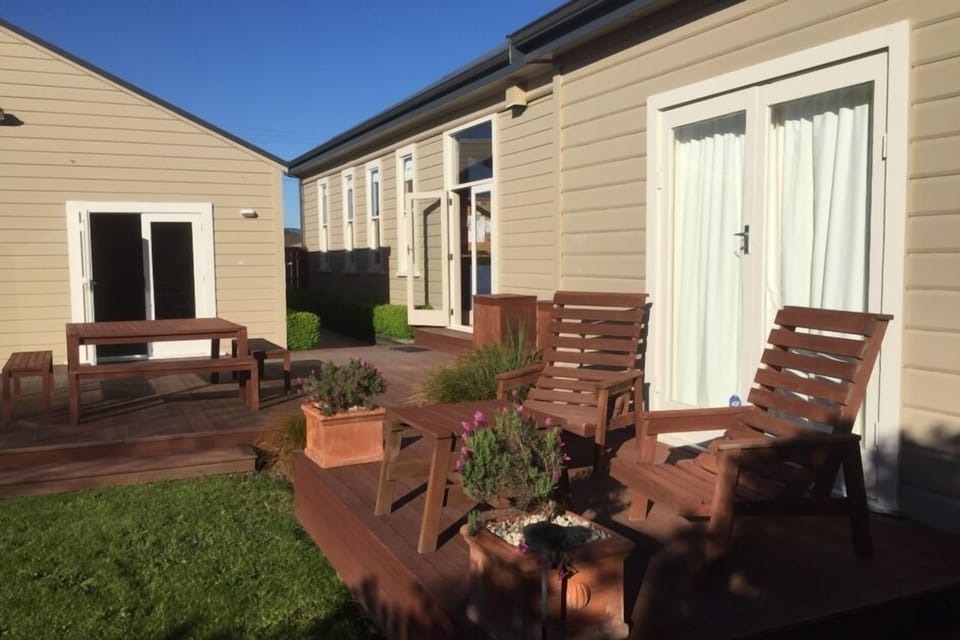 Sun-drenched patio style