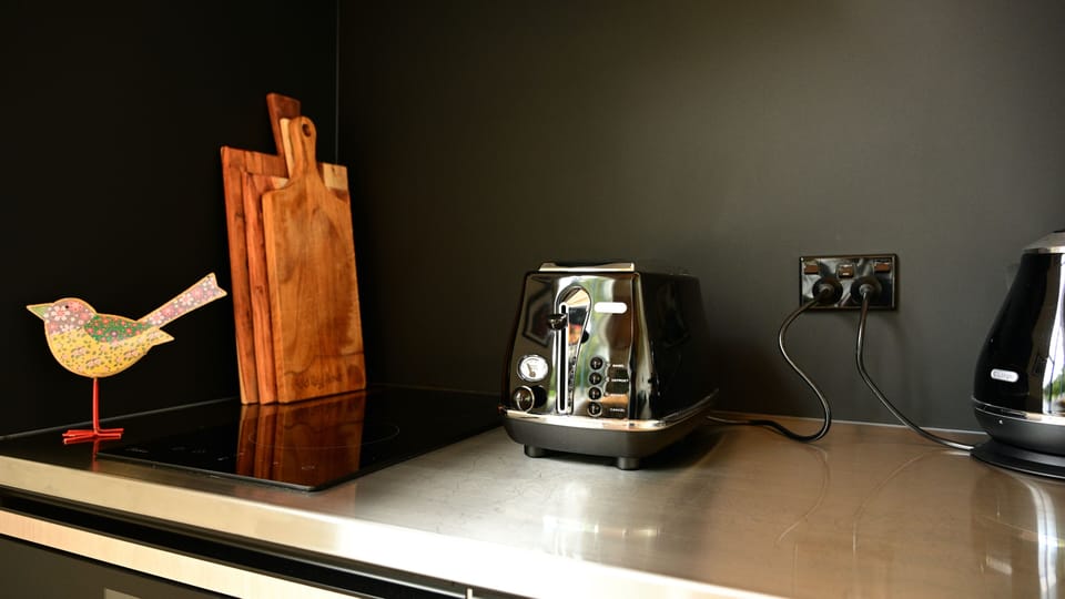 Kitchen close up, toaster, kettle