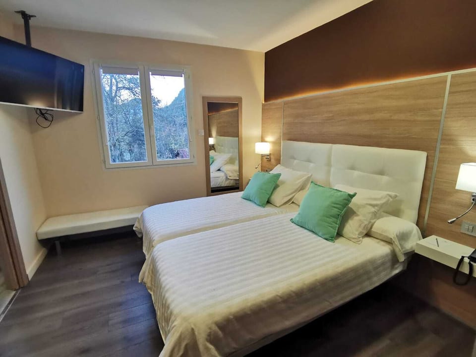 Double Room | Minibar, in-room safe, individually decorated, individually furnished