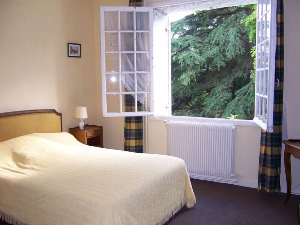 Double or Twin Room, Pool View | Individually decorated, individually furnished, blackout drapes