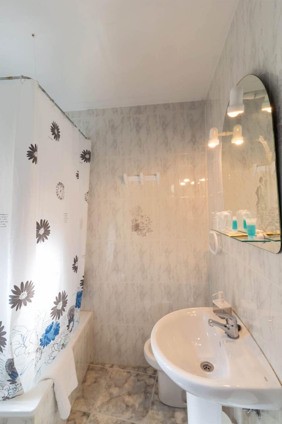 Double or Twin Room | Bathroom sink