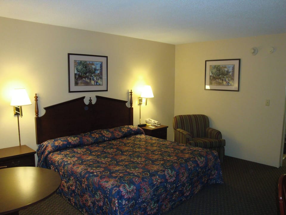 One king bed non smoking | Desk, laptop workspace, iron/ironing board, free WiFi