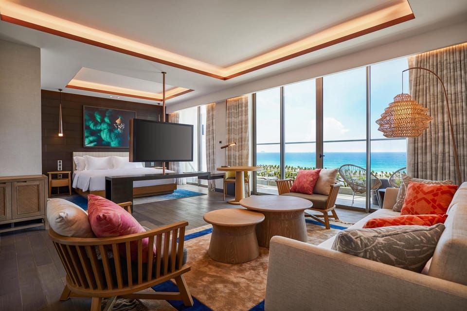 Junior Suite, Ocean View | Hypo-allergenic bedding available, in-room safe, desk, laptop workspace