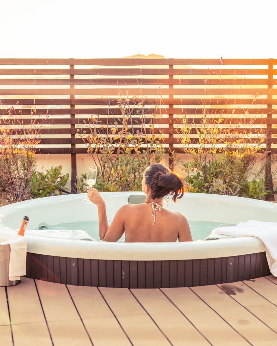 Outdoor spa tub