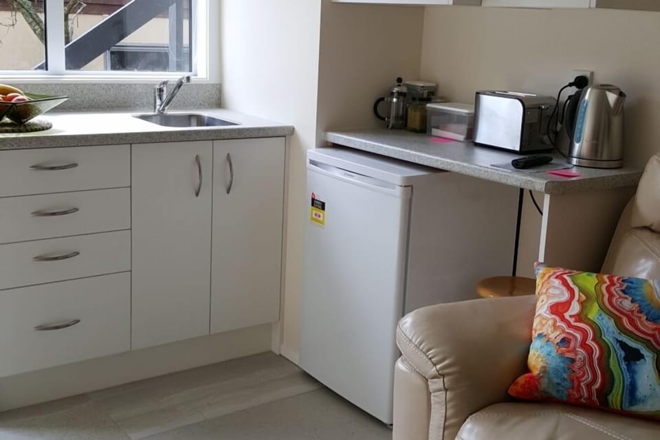 An area to prepare breakfast or small meals