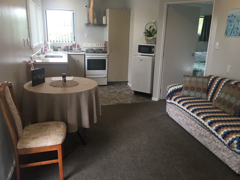 Kitchen, dining lounge