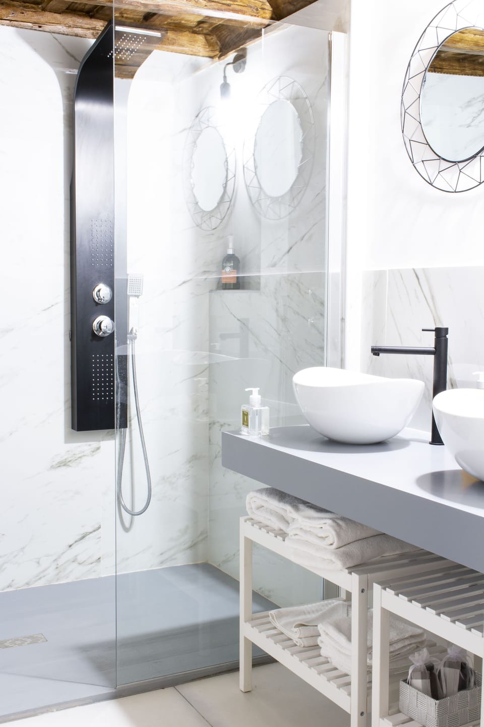 City Suite, Private Bathroom, City View | Bathroom | Shower, rainfall showerhead, hair dryer, bidet