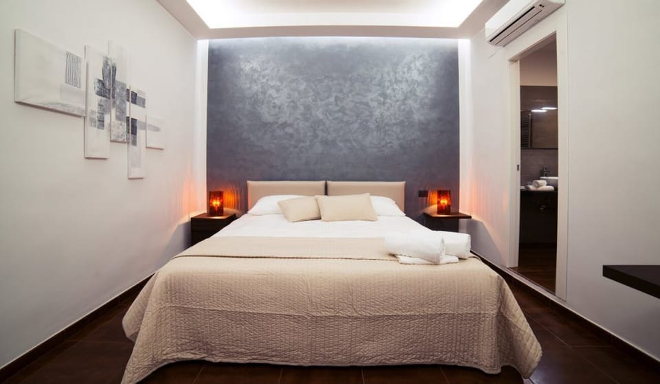 Classic Double or Twin Room, Private Bathroom | 1 bedroom, minibar, desk, laptop workspace